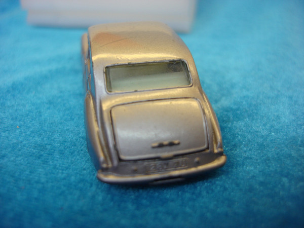Vintage 1964 Matchbox Lesney No. 44B Rolls Royce Phantom V - Mild Playwear
