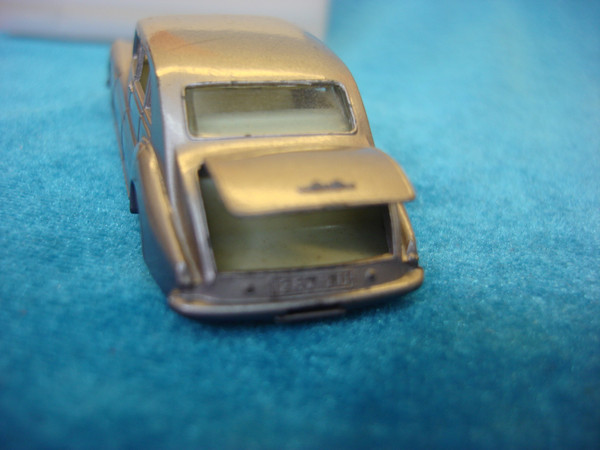 Vintage 1964 Matchbox Lesney No. 44B Rolls Royce Phantom V - Mild Playwear