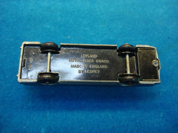 Vintage Matchbox Lesney No. 40B Leyland Royal Tiger Coach (1961) - International Version, Mild Playwear