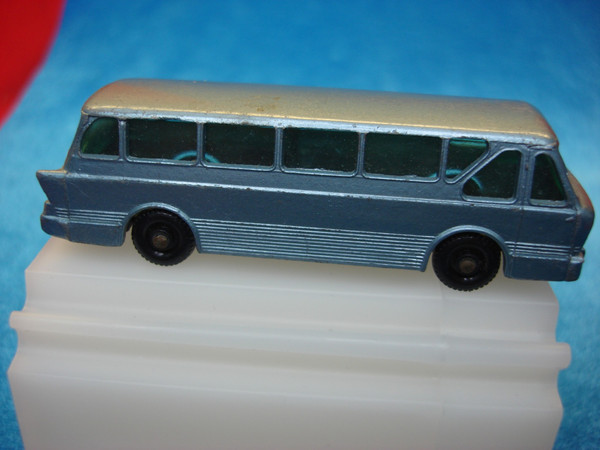 Vintage Matchbox Lesney No. 40B Leyland Royal Tiger Coach (1961) - International Version, Mild Playwear