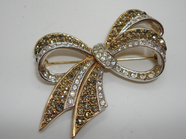 Vintage Boucher Gold Tone Rhinestone Bow Brooch/Pin - Estate Find (C222)