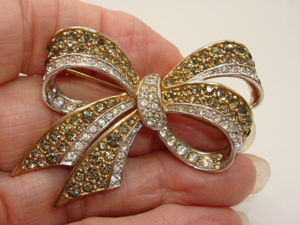 Vintage Boucher Gold Tone Rhinestone Bow Brooch/Pin - Estate Find (C222)