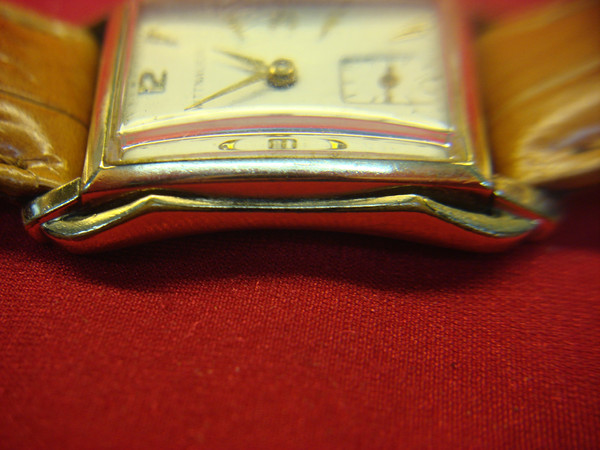 Vintage Wittnauer Wristwatch - 10K GF Case, 17 Jewel Movement - Unique Styling