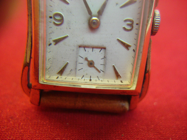 Vintage Wittnauer Wristwatch - 10K GF Case, 17 Jewel Movement - Unique Styling