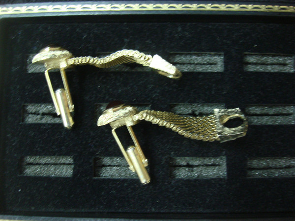 Vintage Gold Tone Wrap-Around Cufflinks with Citrine Cabochons