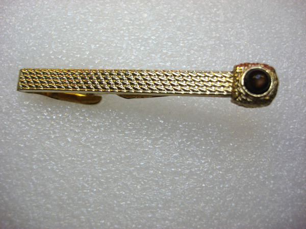 Vintage Swank Gold Tone Tie Clip w/ Brown Stone & Intricate Pattern - 2 3/8