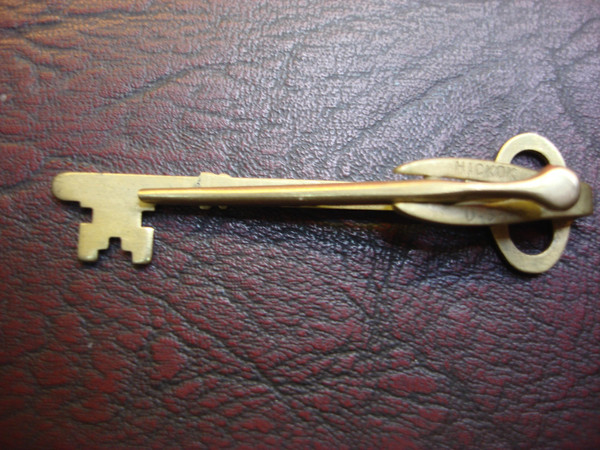 Vintage Hickok Gold Tone Skeleton Key Tie Clip (2 1/4 inches) - Excellent Condition