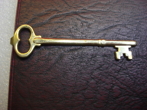Vintage Hickok Gold Tone Skeleton Key Tie Clip (2 1/4 inches) - Excellent Condition