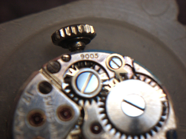 Vintage Movado Stem-Wind Wristwatch Movement - 18K Gold, 17 Jewels (9005)
