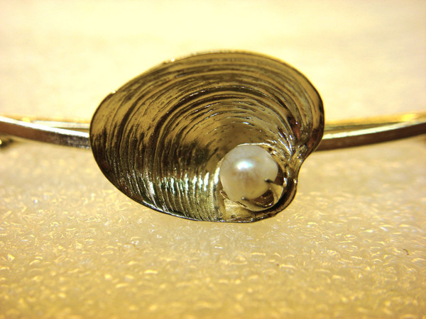 Vintage Gold Tone Tie Clip with Cultured Pearl & Mollusk Shell - Elegant Statement Piece