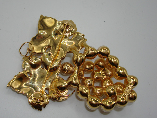 Vintage Swarovski S.A.L. Faux Pearl & Crystal Brooch (1980s) - Elegant Estate Find