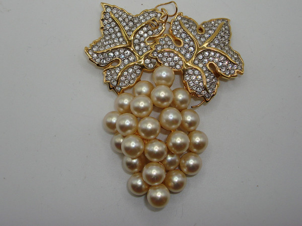 Vintage Swarovski S.A.L. Faux Pearl & Crystal Brooch (1980s) - Elegant Estate Find