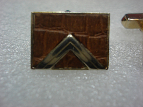 Vintage Swank Gold Tone Cufflinks w/ Alligator Inlay - Classic Elegance