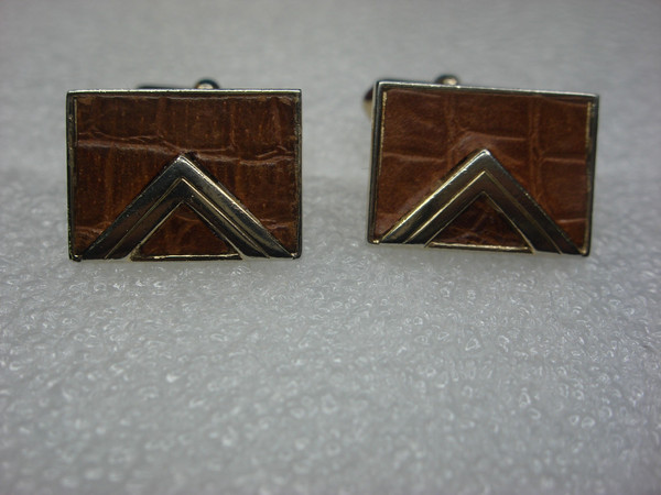 Vintage Swank Gold Tone Cufflinks w/ Alligator Inlay - Classic Elegance