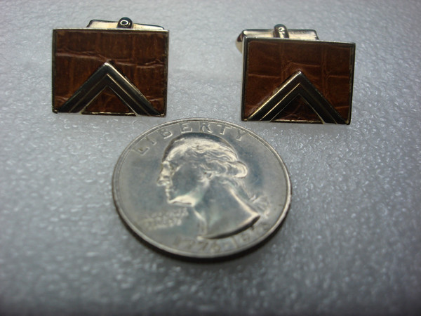 Vintage Swank Gold Tone Cufflinks w/ Alligator Inlay - Classic Elegance
