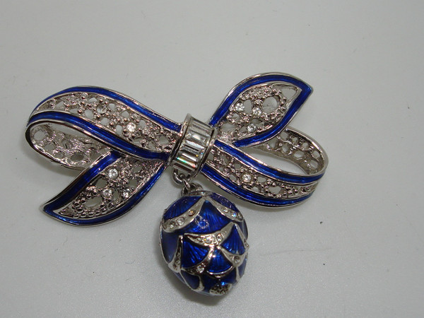 Vintage 1980s Cobalt Blue Enamel & Rhinestone Bow Brooch | Elegant Silver-Tone Statement Jewelry