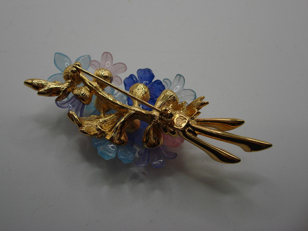 Vintage 1960s Sara Coventry Essentials Lucite Floral Brooch & Earrings Set