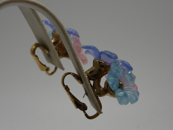Vintage 1960s Sara Coventry Essentials Lucite Floral Brooch & Earrings Set