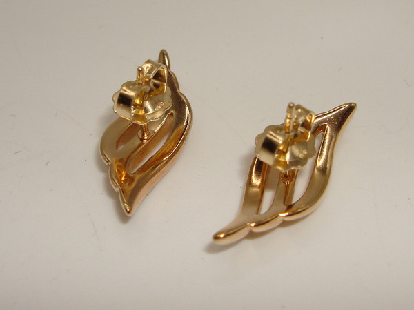 14K Gold Curved Earrings - Vintage Style, Excellent Condition