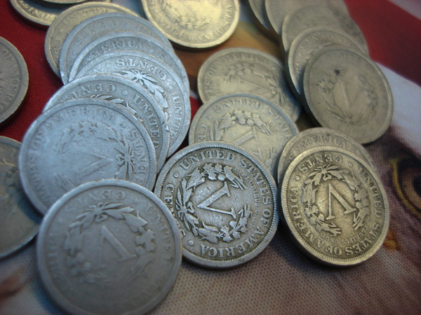 Vintage Liberty V Nickels (40-Coin Roll) - Excellent Condition, No Junkers