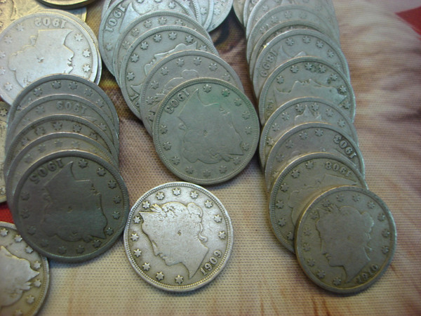 Vintage Liberty V Nickels (40-Coin Roll) - Excellent Condition, No Junkers