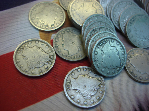 Vintage Liberty V Nickels (40-Coin Roll) - Excellent Condition, No Junkers