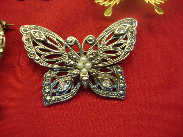 Vintage Butterfly Pin Collection (5 Pcs) - Unique & Collectible Enamel Pins