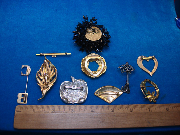 10-Piece Estate Jewelry Pin Lot - Unique & Usable Vintage Pins for Collectors