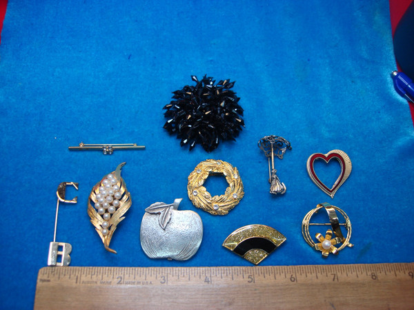 10-Piece Estate Jewelry Pin Lot - Unique & Usable Vintage Pins for Collectors