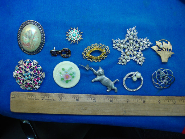 Vintage Costume Pin Collection (10 Pieces) - Unique Designs, Estate Jewelry