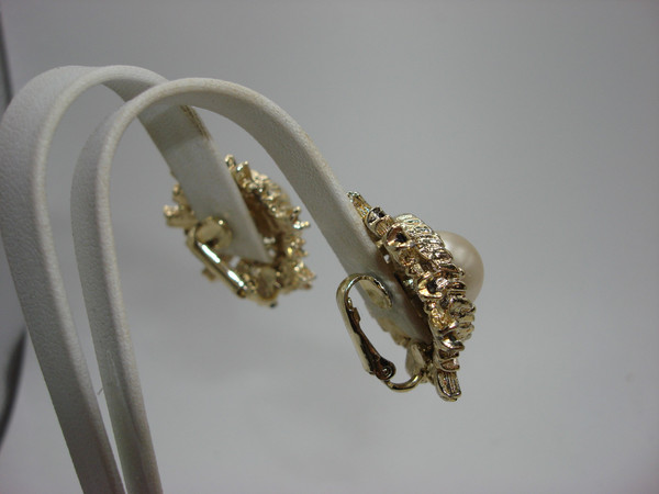 Vintage 1970s-80s Black Enamel & Faux Pearl Brooch & Earrings Set | Gold Tone Statement Jewelry