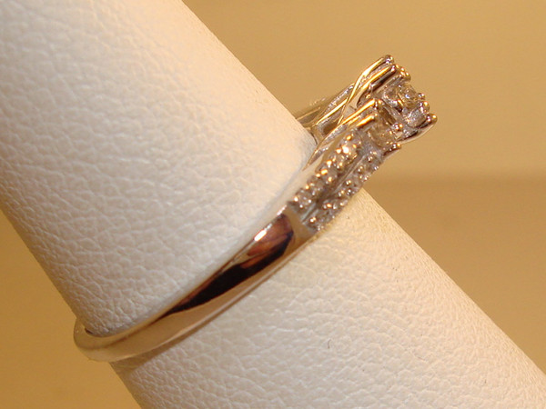10K White Gold 3-Stone Diamond Engagement Ring (1/4 CT, G/H, SI2) - Excellent Condition