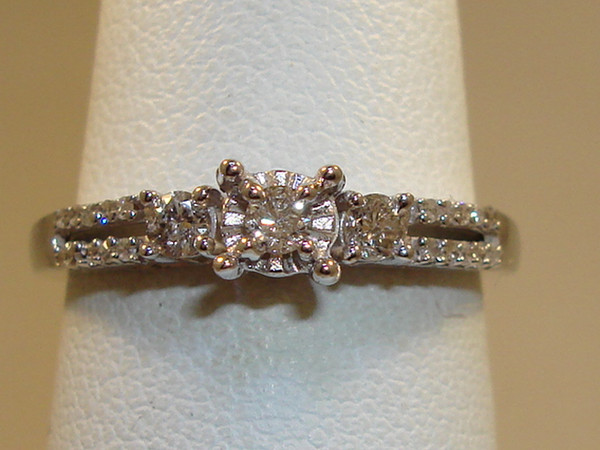 10K White Gold 3-Stone Diamond Engagement Ring (1/4 CT, G/H, SI2) - Excellent Condition