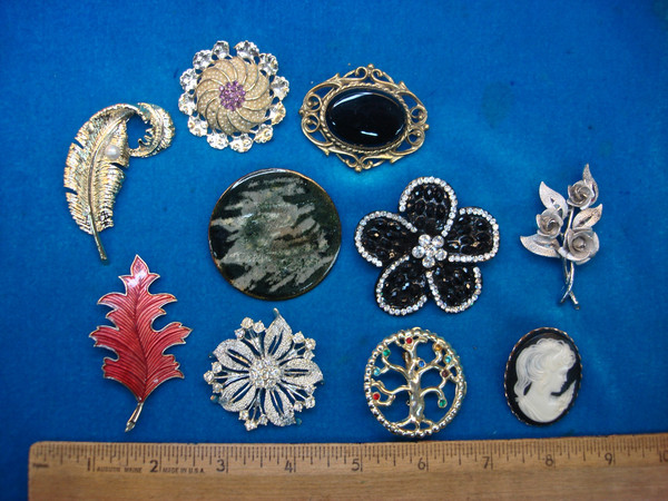 Vintage MLB Team Pin Set of 10 - Unique Sports Collectibles & Nostalgic Gifts