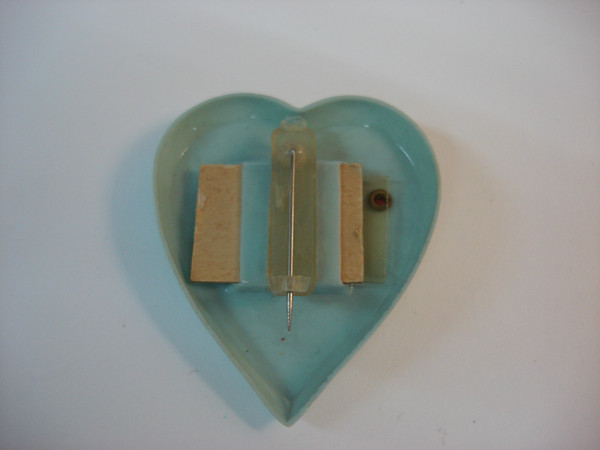 Vintage 1940s Bakelite Mother Heart Photo Pin - Estate Find