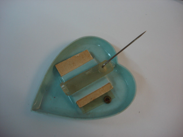 Vintage 1940s Bakelite Mother Heart Photo Pin - Estate Find