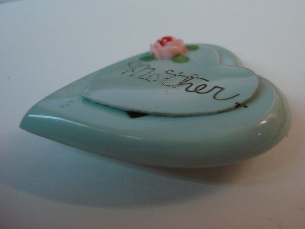 Vintage 1940s Bakelite Mother Heart Photo Pin - Estate Find