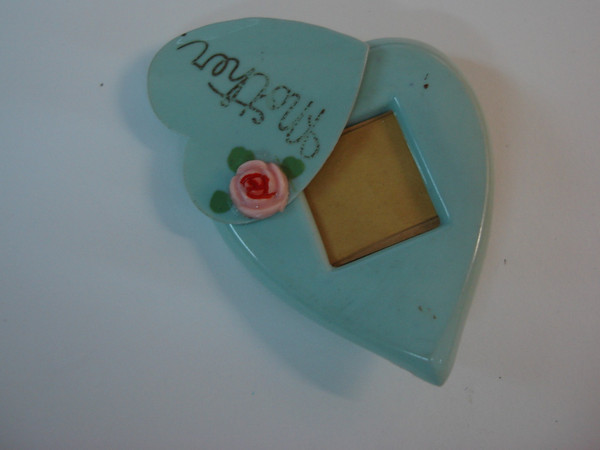 Vintage 1940s Bakelite Mother Heart Photo Pin - Estate Find