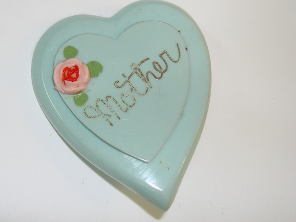 Vintage 1940s Bakelite Mother Heart Photo Pin - Estate Find