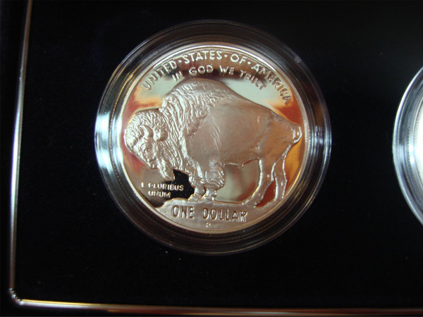 2001 American Buffalo Commemorative Coin Set (Proof & Unc) - Smithsonian National Museum of the American Indian