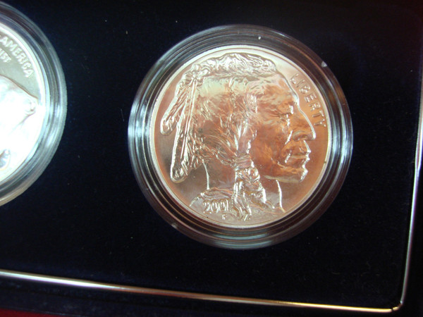 2001 American Buffalo Commemorative Coin Set (Proof & Unc) - Smithsonian National Museum of the American Indian