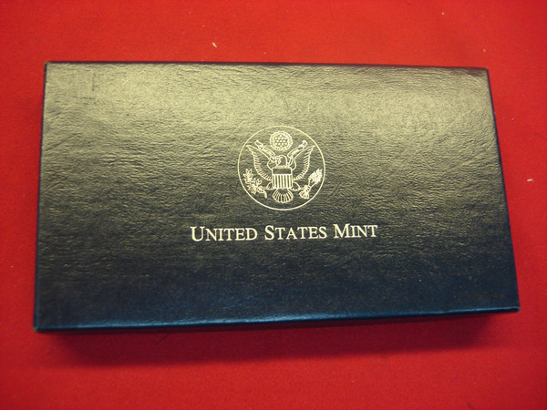 2001 American Buffalo Commemorative Coin Set (Proof & Unc) - Smithsonian National Museum of the American Indian