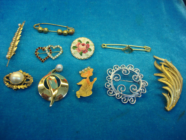 Vintage Costume Pin Collection (10-Piece Lot) - Unique & Usable Designs