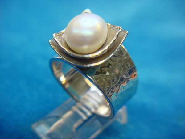 Silpada Sterling Silver Freshwater Pearl Ring - Hammered Design, Size 8 3/4