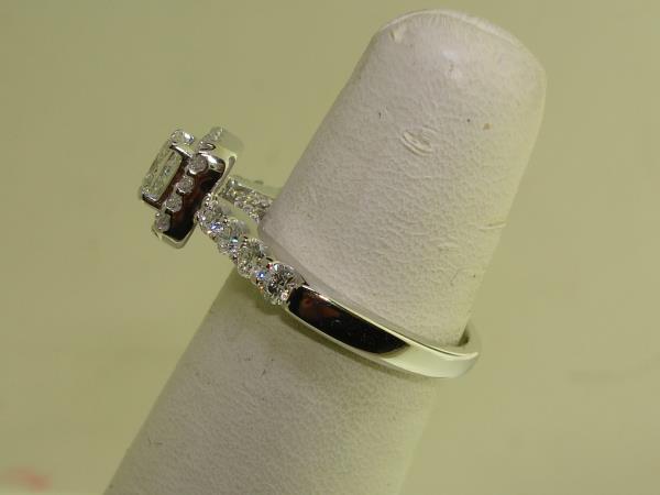 14K White Gold Halo Engagement Ring - 0.5ct Cushion Center Diamond, SI1 Clarity, Approx 1ctw