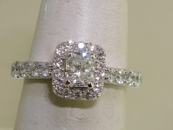 14K White Gold Halo Engagement Ring - 0.5ct Cushion Center Diamond, SI1 Clarity, Approx 1ctw