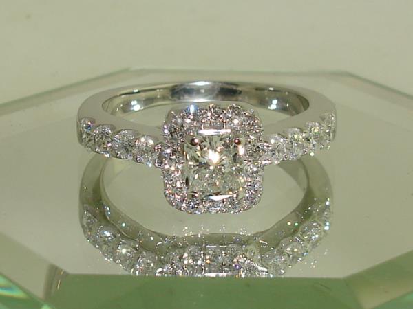 14K White Gold Halo Engagement Ring - 0.5ct Cushion Center Diamond, SI1 Clarity, Approx 1ctw
