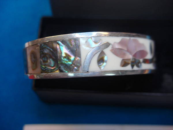 Vintage Alia Cuff Bracelet #517 Cam Wreath - Abalone & Mother of Pearl, Excellent Condition