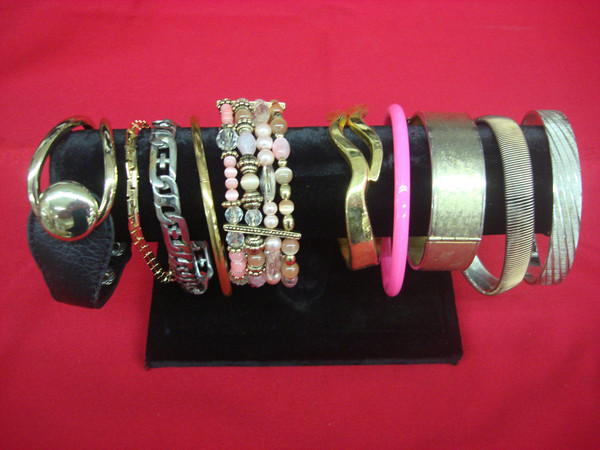 Estate Find! 10 Vintage Costume Bracelets - Lot #133