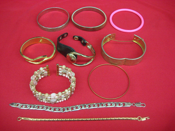 Estate Find! 10 Vintage Costume Bracelets - Lot #133